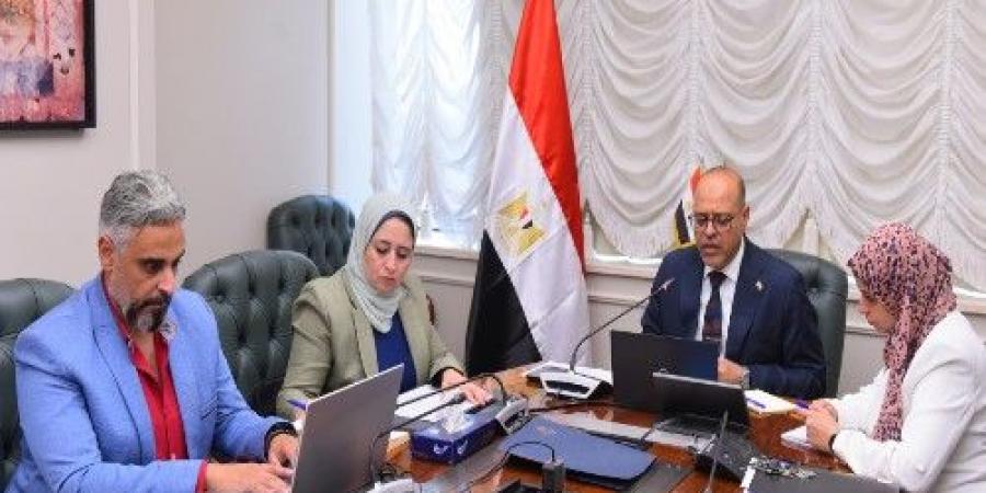 وزير العمل يوجه مكاتب التمثيل بالخارج بتوفير فرص عمل للشباب