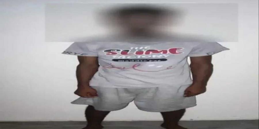 شرطة عدن تلقي القبض على سائق باص متورط في عمليات سرقة بحق المواطنين