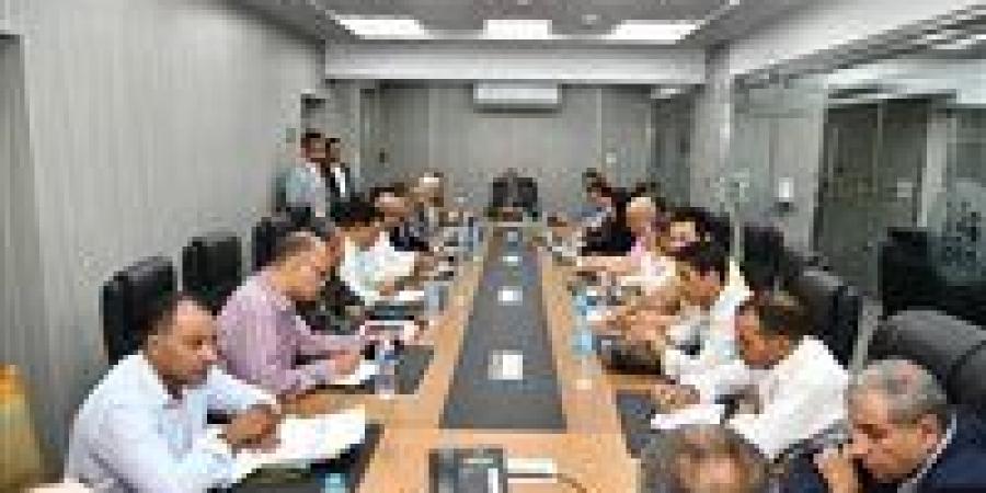 محافظ الفيوم يتابع معدلات الآداء بملفي التقنين والتصالح وموقف الرد على المتغيرات المكانية