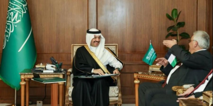 أمير منطقة عسير يستقبل سفير دولة فلسطين
