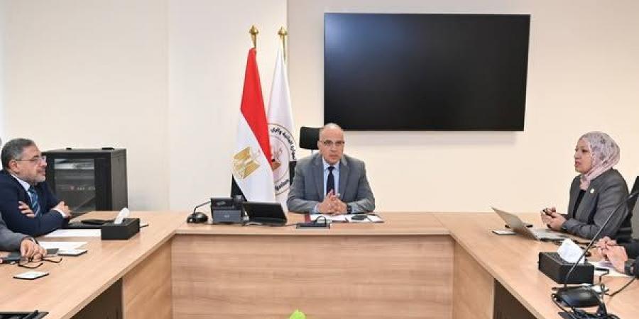وزير الري يبحث مع صندوق تطوير التعليم مقترح إنشاء جامعة الغذاء