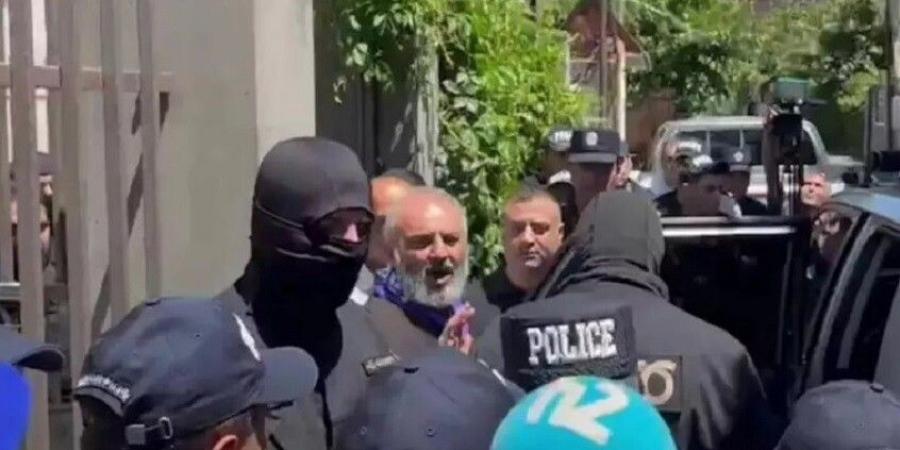 أرمينيا تعلن إحباط محاولة انقلاب قادها “رئيس الأساقفة”