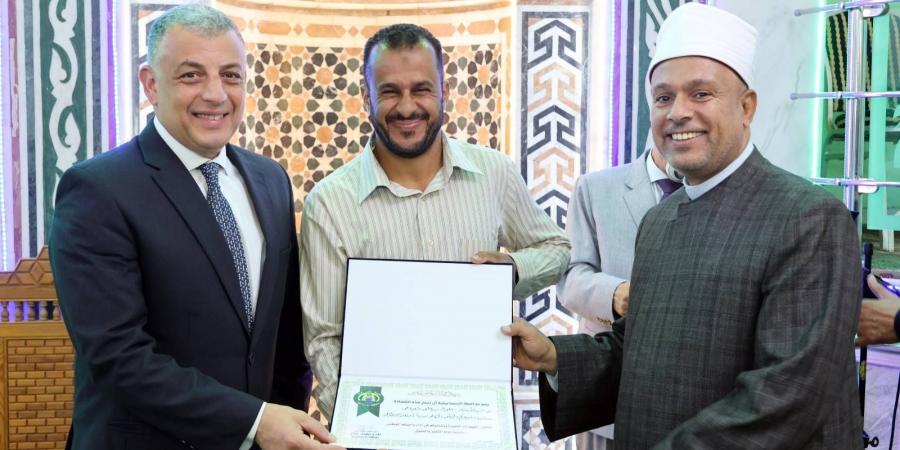محافظ الإسماعيلية يكرم الموظفين المثاليين بمديرية الأوقاف..صور