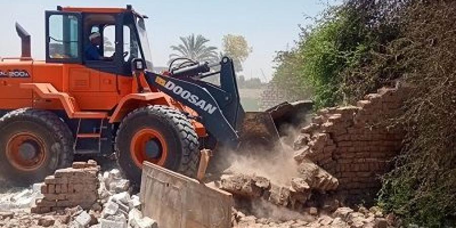 إزالة ٩ حالات تعدى فى حملةمكبرة بالزينيةبالأقصر 