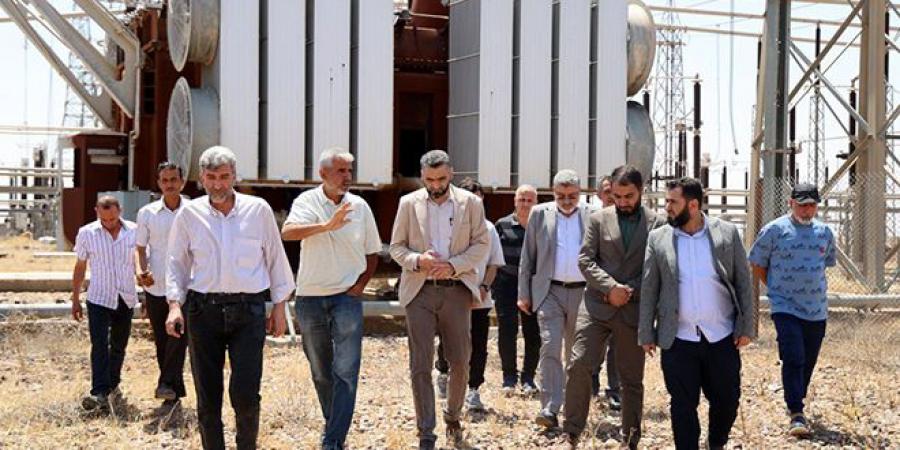 أعمال صيانة لتحسين التغذية الكهربائية بدير الزور