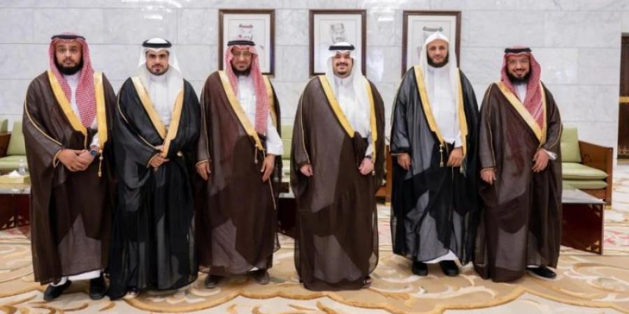 نائب أمير منطقة الرياض يطلع على أعمال جمعية التمور للخدمات الإنسانية