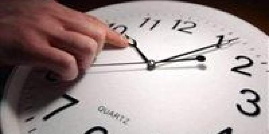 الساعة 12 تتحول إلى 11.. متى يبدأ التوقيت الشتوي رسميًا في مصر؟