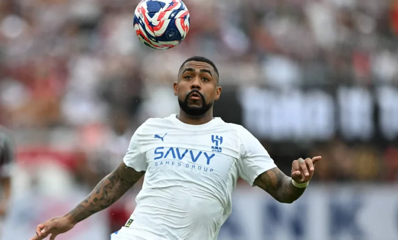 عروض أوروبية تنهال على مشاغب الهلال السعودي بعد مشكلة الجماهير