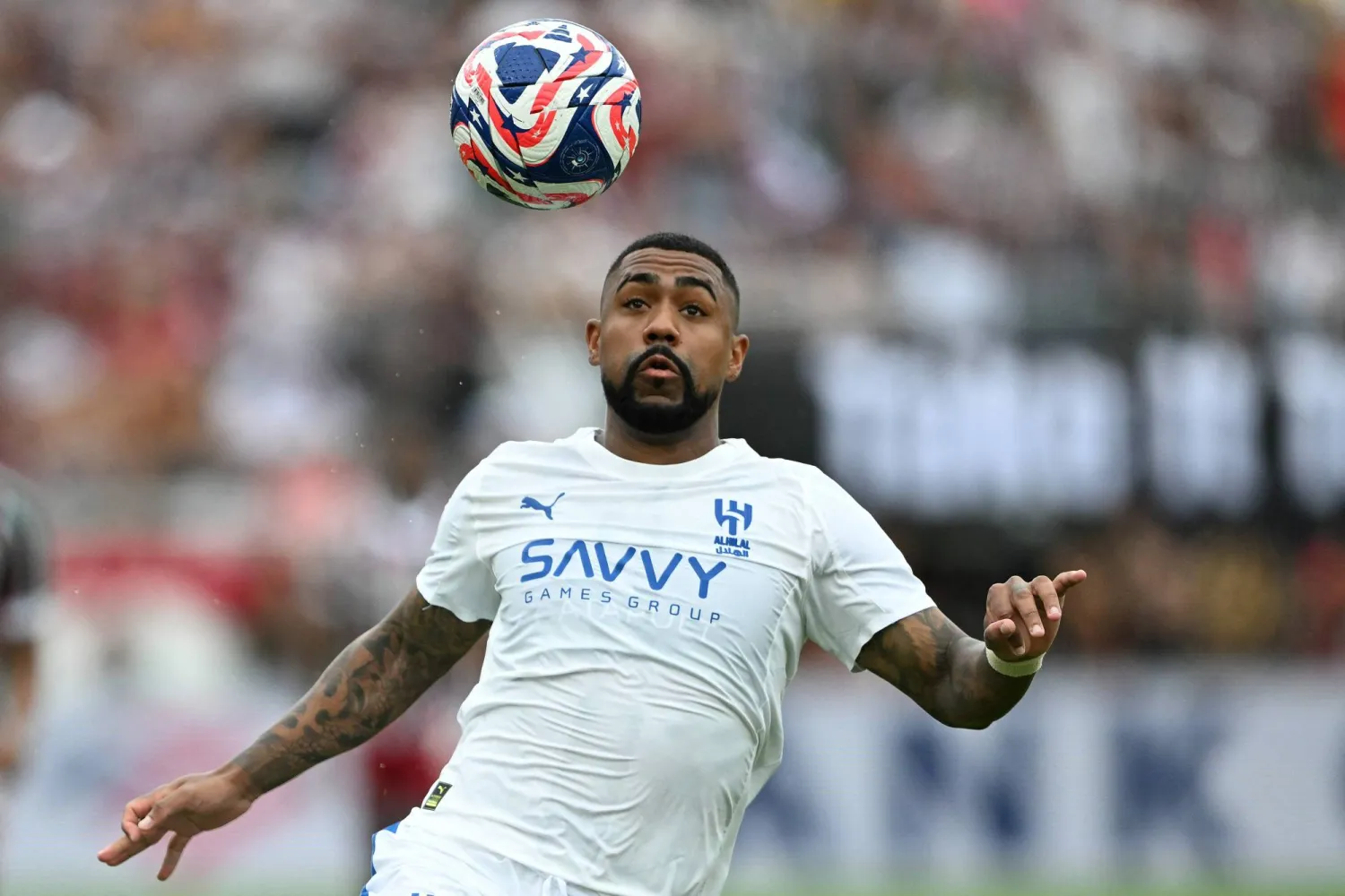 عروض أوروبية تنهال على مشاغب الهلال السعودي بعد مشكلة الجماهير
