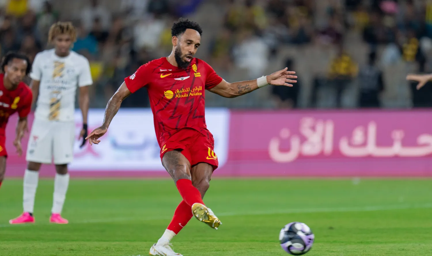 مستقبل أوباميانج مع القادسية السعودي: صفقات نارية وطموحات عودة الكبار