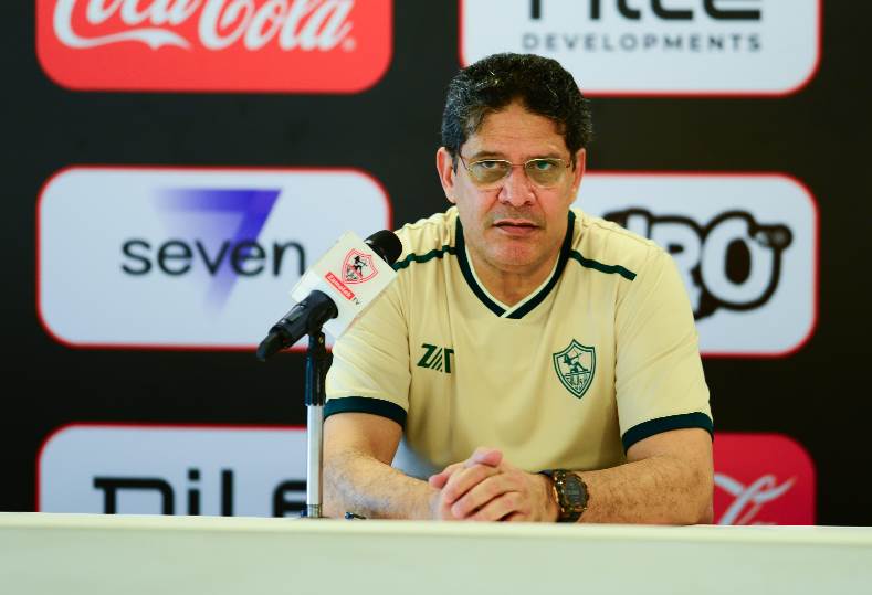 الزمالك يكرم أيمن الرمادي بعد فترة تدريب قصيرة وتتويج بلقب الكأس